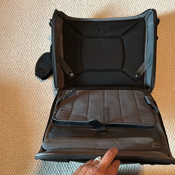 Briggs and Riley computer bag - Picture 4 of 16